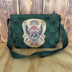 Harvey’s “Sid” seatbelt bag